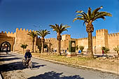 Marocco meridionale -Taroudannt, le mura. Bab el-Kasbah (nota anche con il nome di Bab Essalsla), la porta principale della medina.